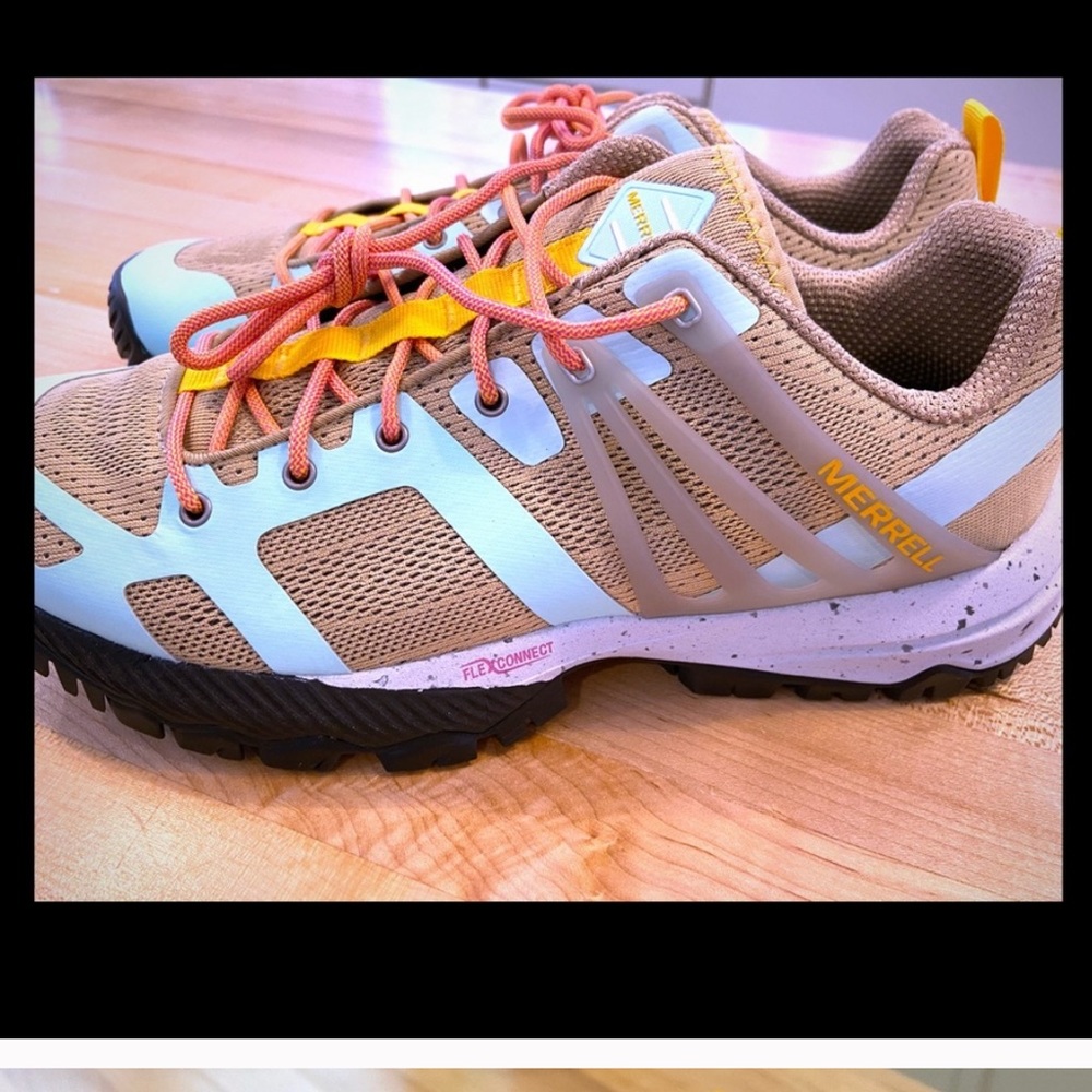 Merrell Hiking Shoes sz 9